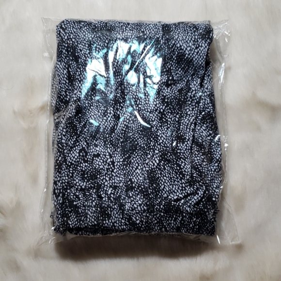 Sheer lightweight leggings - Picture 3 of 3